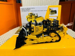 CAT CATERPILLAR D11T DOZER W/ 2 BLADES & REAR RIPPERS 1/64 DIECAST MASTERS 85637 - Picture 1 of 8