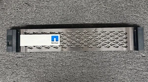 NetApp FAS2720 Front Bezel Disk Array Gehäuse - Bild 1 von 3