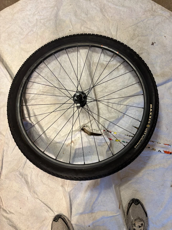 Juego de ruedas Bontrager 29er disco de 6 pernos con neumáticos tubeless Maxxis 29 x 2,10 UST; Foto 1 de 4