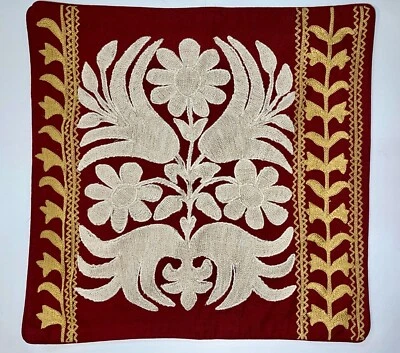 Capa de travesseiro Pottery Barn Bremen bordada Borgonha 18” NOVA *APOSENTADA* - Imagem 1 de 4