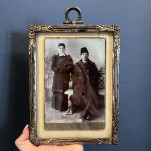 Antikes vergoldetes Messing Familienfoto Portrait Sammlerstück Deko Ukraine Odessa - Bild 1 von 8