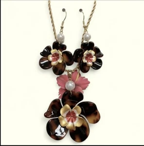 Gold Tortoise Shell Color plumeria flower Shell Pearl Earrings & Necklace Set - Picture 1 of 2