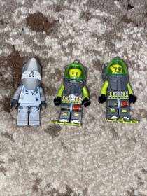 Lego Shark Warrior 8078 8060 8057 Atlantis and Diver 2 + 3 Minifigure Lot