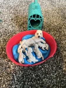 Vintage 1994 Puppy In My Pocket 52 Blanche & Puppies Poodle Family Blanket & Bed - Picture 1 of 2