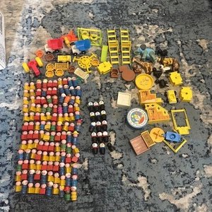 Huge Vintage Fisher Price LITTLE PEOPLE - 135 All Figures Wood Plus Animals Etc - Imagen 1 de 11