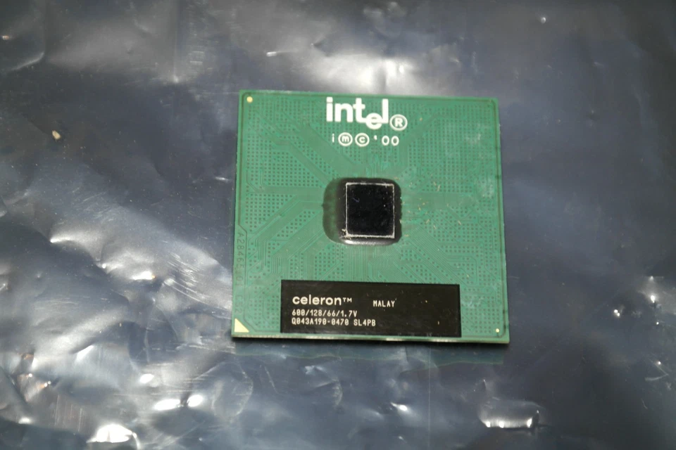 Intel Celeron 600 MHz Socket 370 CPU processor 128 66 Mhz FSB SL4PB - Image 1 of 2