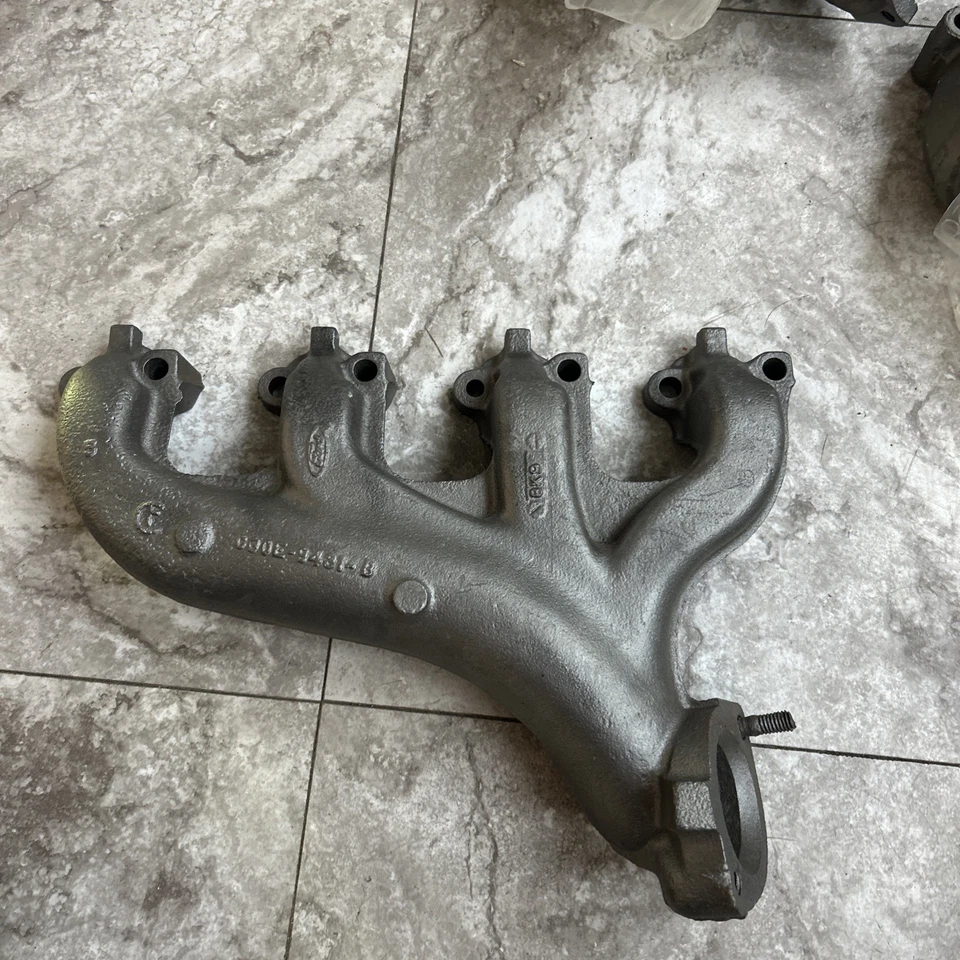 Colector de escape lateral izquierdo 351W usado Mercury Cougar 1969-70 o Ford Mustang Foto 1 de 4