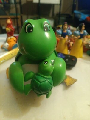 Vintage 1989 TOMY Mother and Baby Green Turtles Pull String  Toy Works - Image 1 of 4