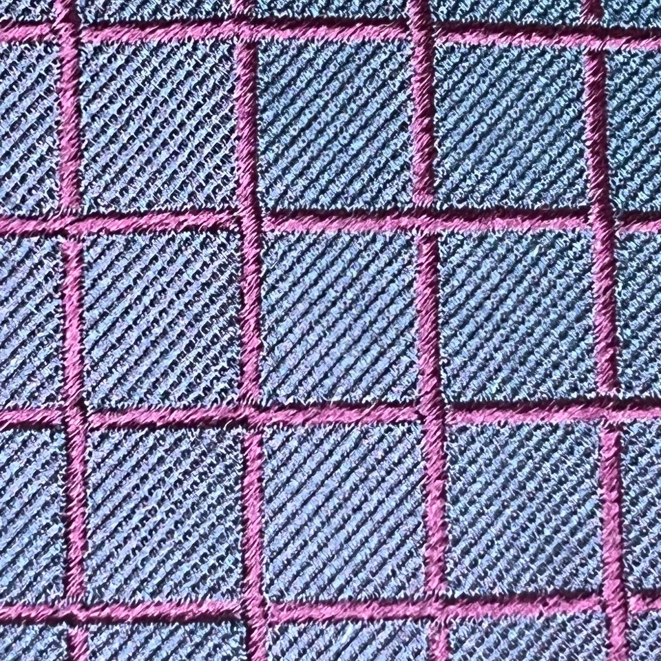 CORBATA DE BODA HUGO BOSS A CHEQUE DE VINO, HECHA EN ITALIA EN MEZCLA DE SEDA POR VALOR DE £75 Foto 1 de 4