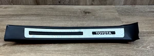 2024 TOYOTA LAND CRUISER HV ILLUMINATED STAINLESS STEEL DOOR SILLS OEM - Bild 1 von 9