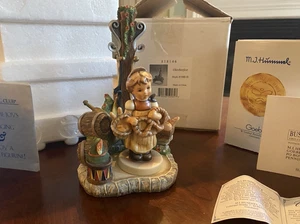 M.I. Hummel Pretzel Girl #1355 Hum 2004 + Oktoberfest Lote Base Cajas Goebel - Imagen 1 de 17