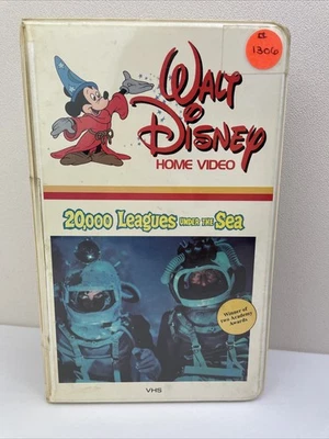 20,000 Leagues Under the Sea VHS 1986 Disney Jules Verne clamshell Kirk Douglas - Image 1 of 4