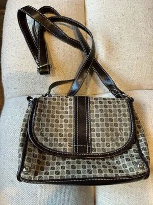 Cartera/bolso de mano bandolera pequeño Nine & Co. Tamaño 7,5 x 5,5 x 2. Correa caída 24" Foto 1 de 4