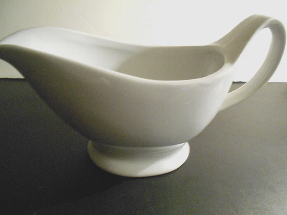 Cordon Bleu BIA White Porcelain Gravy Boat Bowl 16 oz French Country - Image 1 of 4