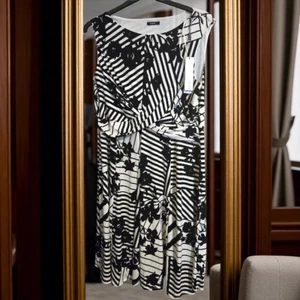 ROMAN WOMENS BLACK WHITE FLORAL DRESS SIZE 18 NEW - Picture 1 of 1