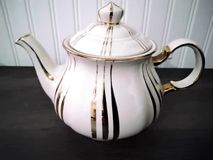 Vintage Sadler England White Teapot With Gold Gilt Trim "Beautiful" - Picture 1 of 12