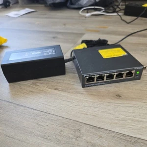 TP-Link 5-port Gigabit Desktop POE+ Switch TL-SG1005P PnP Gigabit Ports Silent - Afbeelding 1 van 5