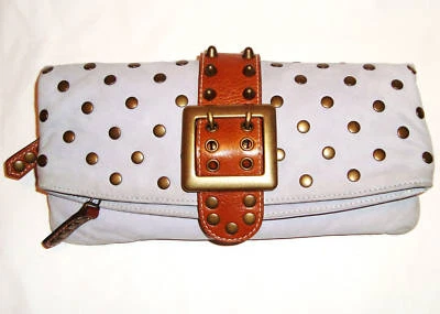 PRECIOSO BOLSO CLUTCH BE&D CUERO MALVA/LAVANDA CON TACHUELAS Foto 1 de 4