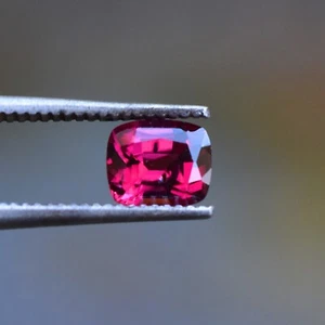 1.06 Ct Pinkish Red Garnet Natural VVS Clarity Sri Lankan Rhodolite Red Garnet - Picture 1 of 5