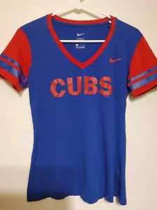 Damen Nike Original Merchandise Chicago Cubs V-Neck T-Shirt Blau/Rot Größe M - Bild 1 von 5