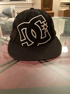 DC Shoe Co. Flat Brim Adjustable Mesh Cap Vintage (Black & White) - Picture 1 of 6