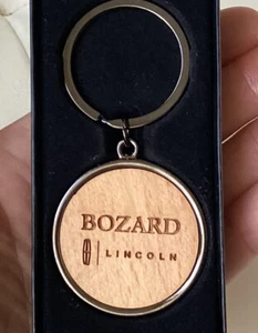 Lincoln Bozard Wood And Metal Car Key Chain Round Silver Chrome New In Box - Bild 1 von 6