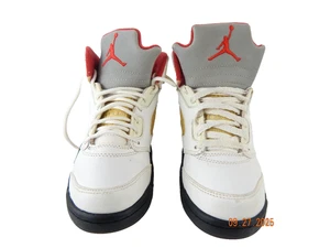 Jordan 5 Retro (PS) Blanco/Rojo Fuego-Negro 440889-100 Talla 1 año - Imagen 1 de 12