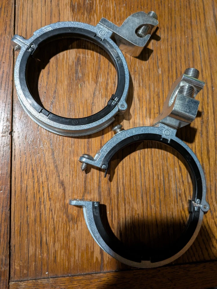 Bujes de unión a tierra divididos de 3-1/2" (juego de 2) Foto 1 de 1