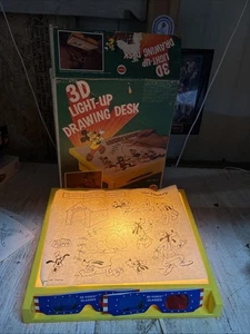 Vintage Disney Mickey Mouse 3D beleuchteter Zeichentisch elektrisches Spielzeug - Bild 1 von 6