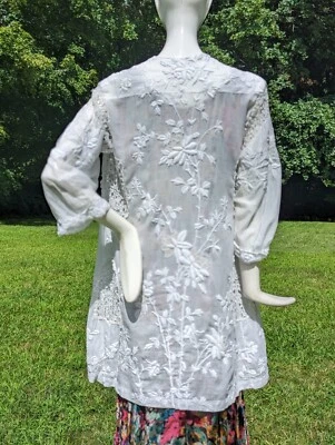 EXCEPCIONAL ABRIGO EDUARDIANO BORDADO A MANO CON FLORES SOFÁS Foto 1 de 4