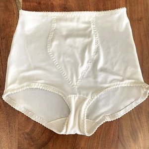 Vtg Hanes Her Way Tummy Control BRIEF Shaper Panty -M- 700/7070 Briefs Panties - Picture 1 of 4