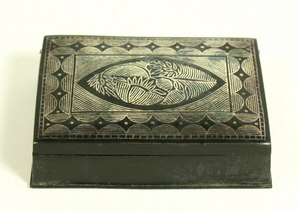 = Antiguo ea. Bidar de trabajo Bidri India Niello de 1900 plata en estaño caja de tabaco Foto 1 de 4