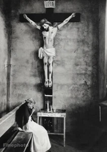 1966 Vintage ALFRED EISENSTAED Crucifix Ecuador Religious Woman Christ Art 12X16 - Picture 1 of 1