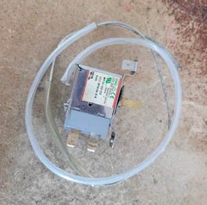COMMERCIAL REFRIGERATOR COOLER THERMOSTAT WPF1E-102-222 - Picture 1 of 1