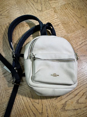 Mochila Coach Mini Charlie Cuero Guijarro Crema A1757 F38263 Buen Estado Usada. Foto 1 de 4