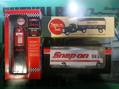 Snap-On 工具 1948 Diamond T 拖拉机/银行、Step Van、Wayne 60 燃气泵/银行 — 第 1/4 张图片