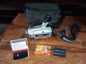 Sony Handycam DCR-TRV16E MiniDV Camcorder - TESTED & WORKING - Picture 1 of 24