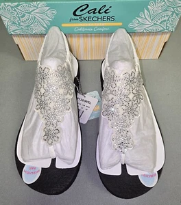 Skechers Yoga Foam Meditation Floral Lover White / Silver Sandals Sz 6 NIB - Picture 1 of 6