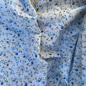 Tessuto in policotone floreale crema Ditsy cucito artigianato sartoria - Foto 1 di 6