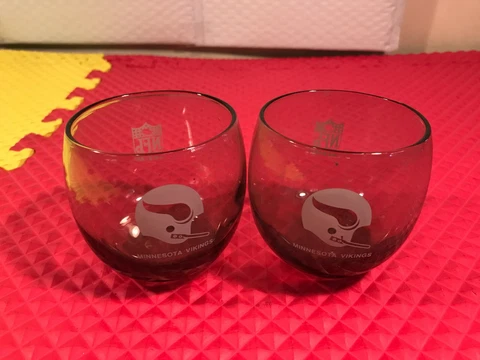 Vintage Set of 2 Minnesota Vikings Promo Smoked Glasses NFL 10 Oz Nice Condition Cover