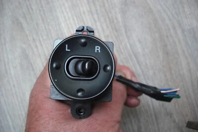 INTERRUTTORE SPECCHIETTO PORTA HYUNDAI I10 MK1 - Immagine 1 di 4