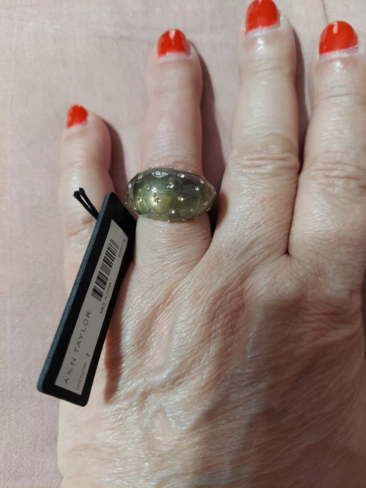 NWT Ann Taylor Smoky Gray Lucite Gold Tone Band Ring with CZs, size 7 - Image 1 of 1