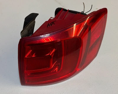 Luz trasera exterior halógena derecha Volkswagen Jetta 2011-2014 sedán, pasajero derecho OEM Foto 1 de 4