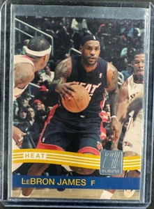 LeBron James 2010-11 Panini Donruss Emerald Die-Cut #165 Green SP Heat NBA HOF - Foto 1 di 2