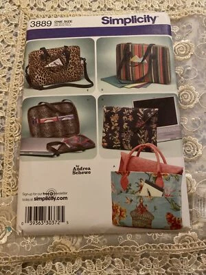 Simplicity Pattern 3889 One Size Laptop Computer Bags - Image 1 of 3
