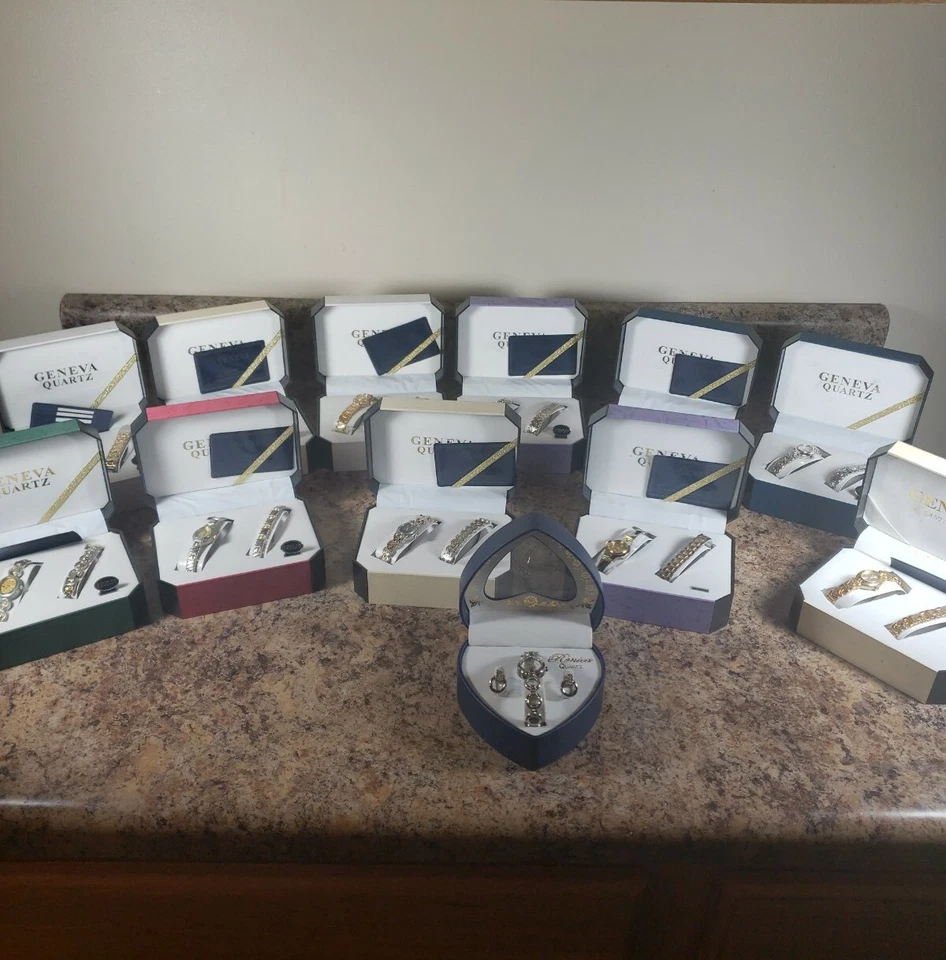 Combo de 11 relojes y brazaletes Geneva precio de venta sugerido por el fabricante $250.00ea oro plata conjunto de corazones RONICA  Foto 1 de 4