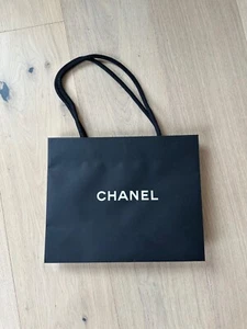 New Chanel Medium Paper Gift Bag Shopping Tote Empty Camellia 11.75 x 9.5 x 5 - Picture 1 of 6