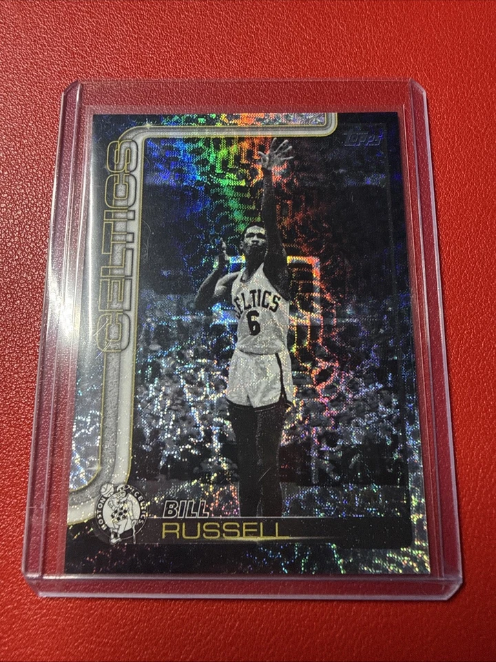 Bill Russel Celtics Blackout 2025-26 Topps Baloncesto Black Friday/50 Foto 1 de 3