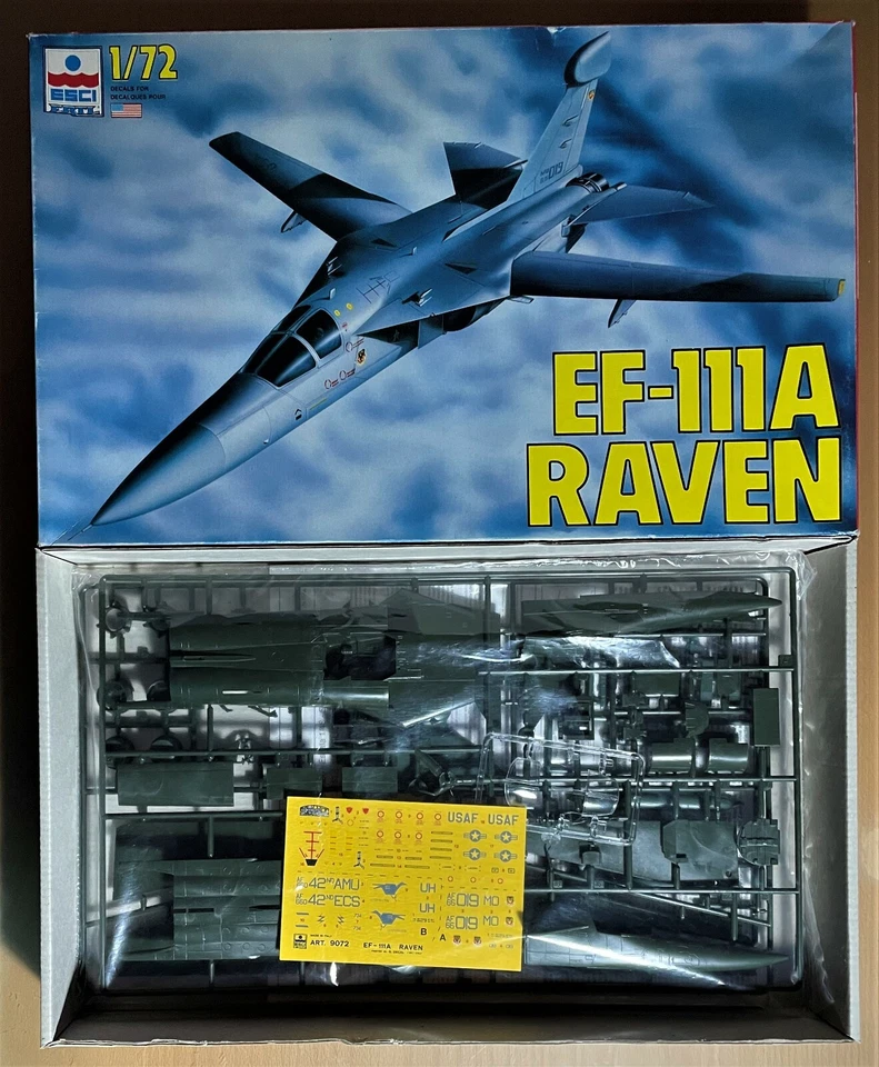 ESCI 9072 - EF-111A RAVEN - 1/72 PLASTIC KIT - Immagine 1 di 1