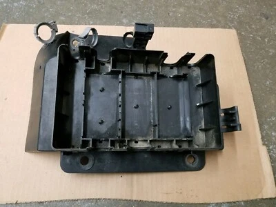 Chevy OEM 2002 2003 TrailBlazer debajo del capó relé de fusibles caja de conexiones soporte base Foto 1 de 3